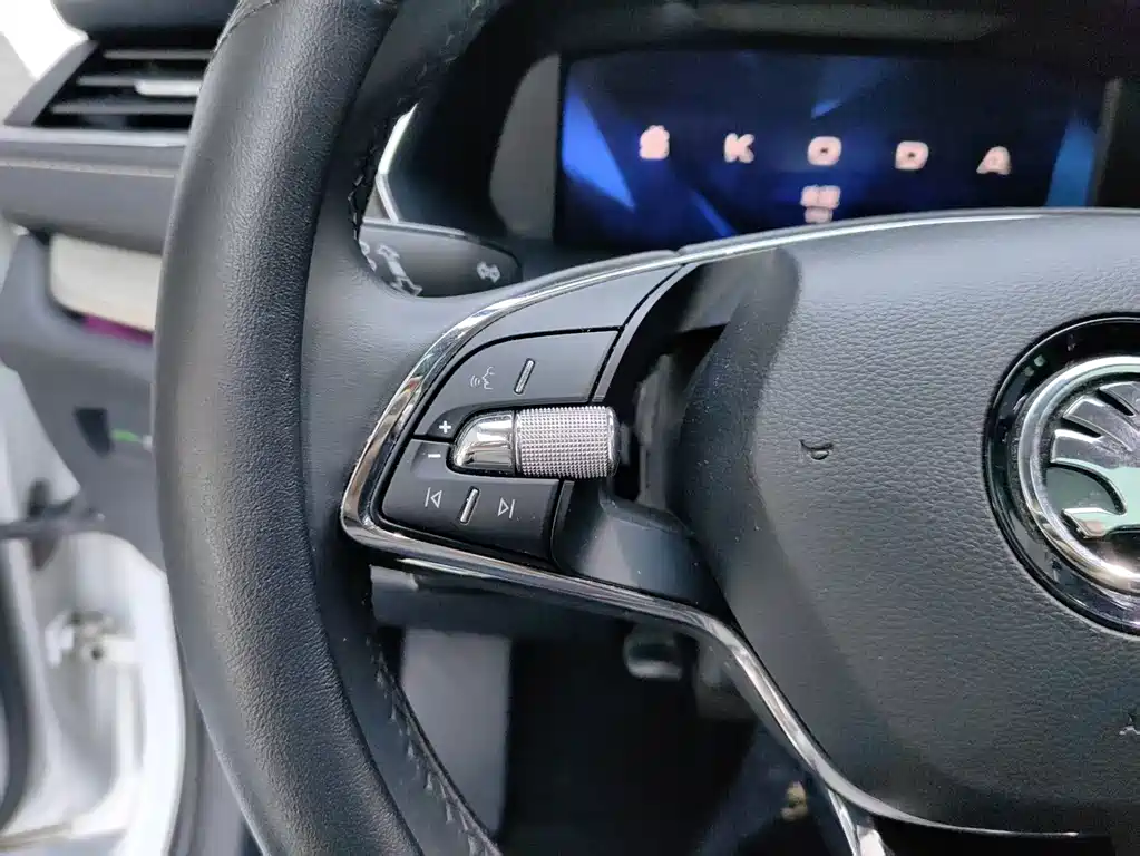 Skoda Octavia 2023 — фото 8