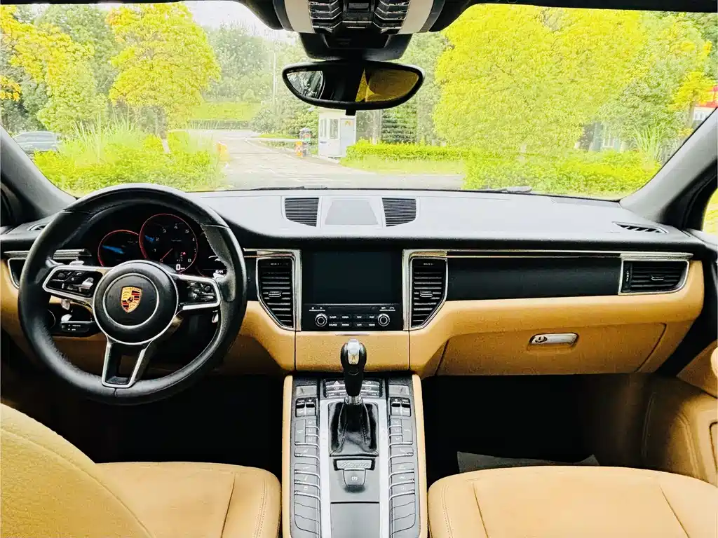 Porsche Macan 2017 — фото 12