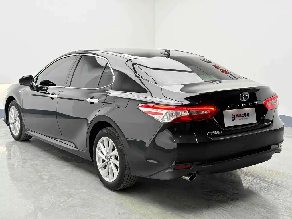 Toyota Camry 2023 — фото 4