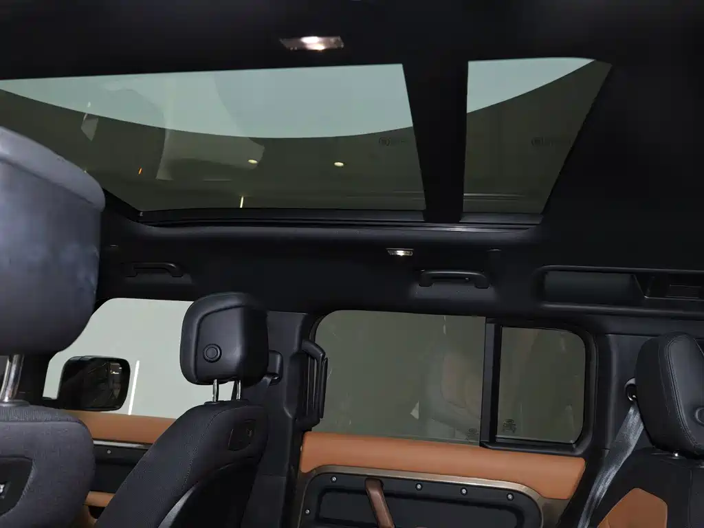 Land Rover Defender 2022 — фото 11