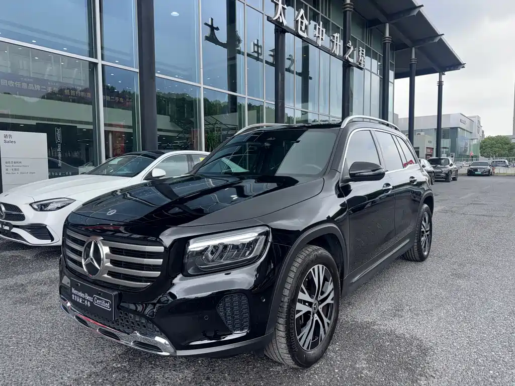 Mercedes-Benz GLB 2024 — фото 1