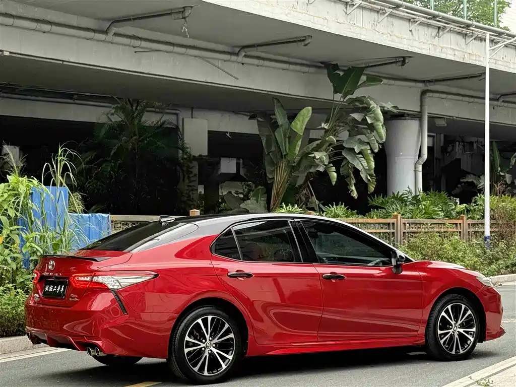 Toyota Camry 2018 — фото 20