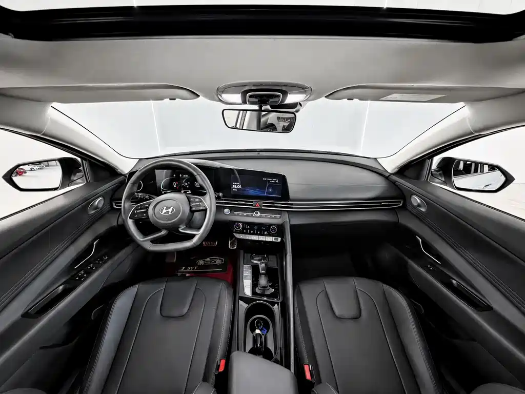 Hyundai Elantra 2023 — фото 11