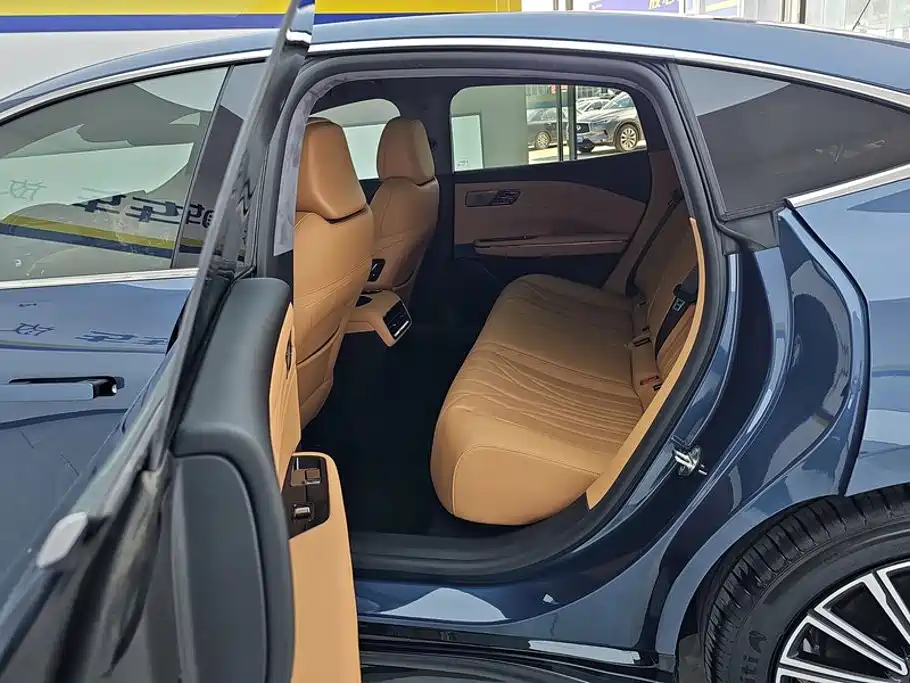 Geely Galaxy Starshine 8 2025 — фото 11