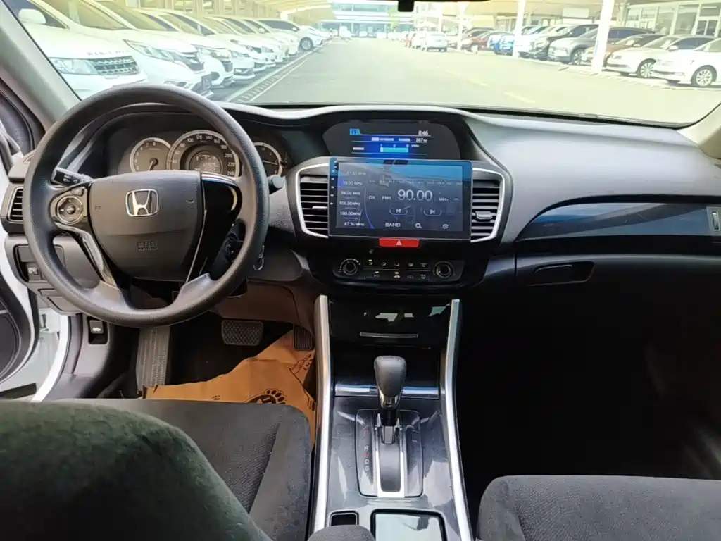 Honda Accord 2018 — фото 10