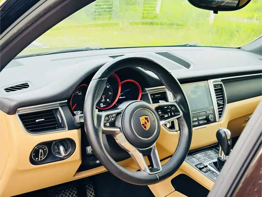 Porsche Macan 2017 — фото 11
