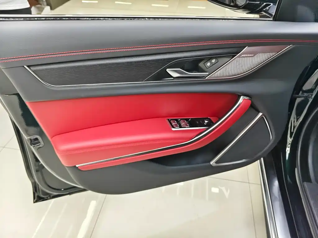 Jaguar XFL 2022 — фото 13