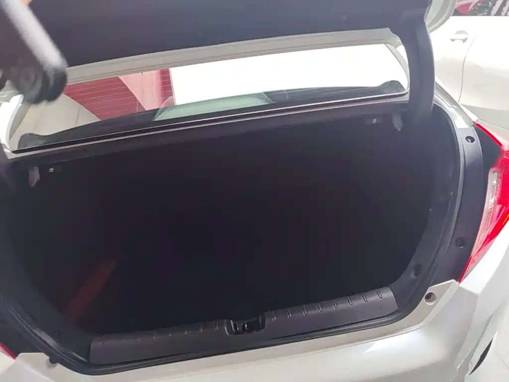 Honda Civic 2019 — фото 19