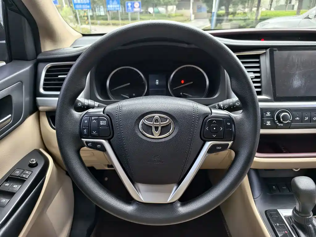 Toyota Highlander 2018 — фото 18