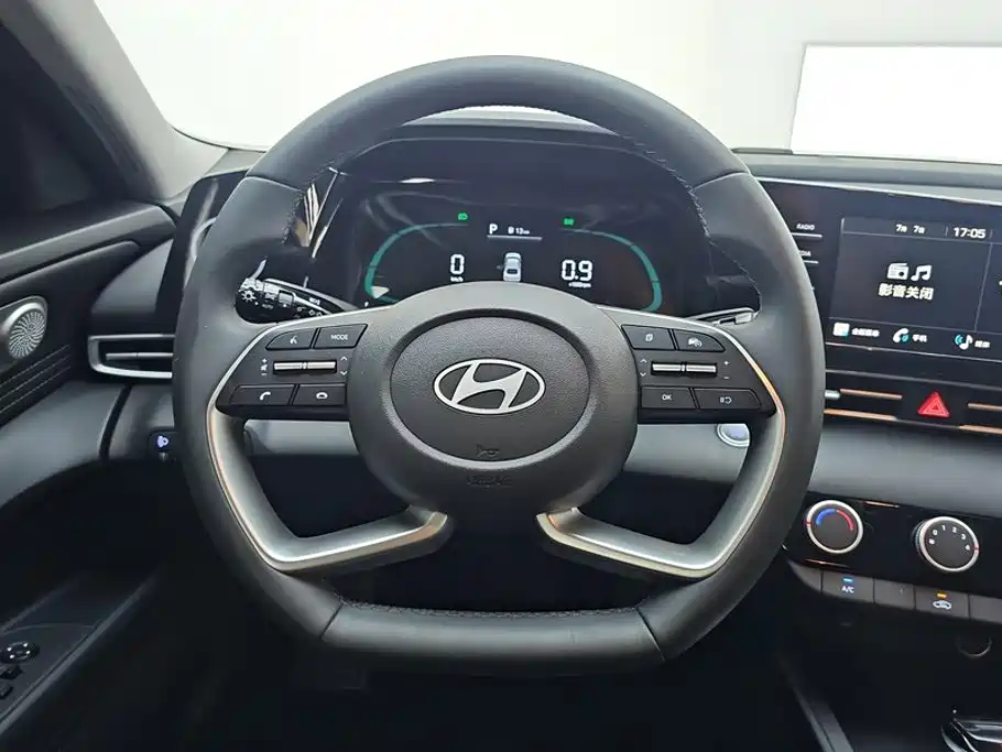 Hyundai Elantra 2025 — фото 15