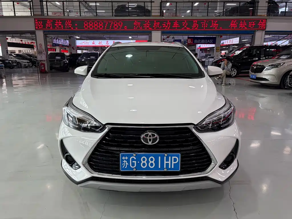 Toyota Yaris L 2023 — фото 2