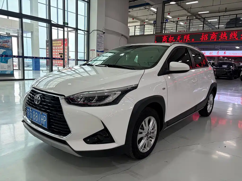 Toyota Yaris L 2023 — фото 1