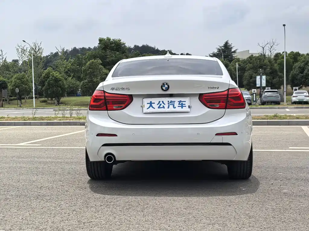 BMW 1 Series 2018 — фото 14