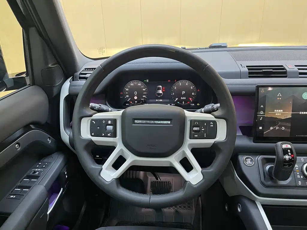 Land Rover Defender 2025 — фото 11