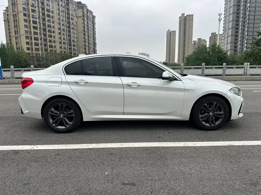 BMW 1 Series 2021 — фото 18