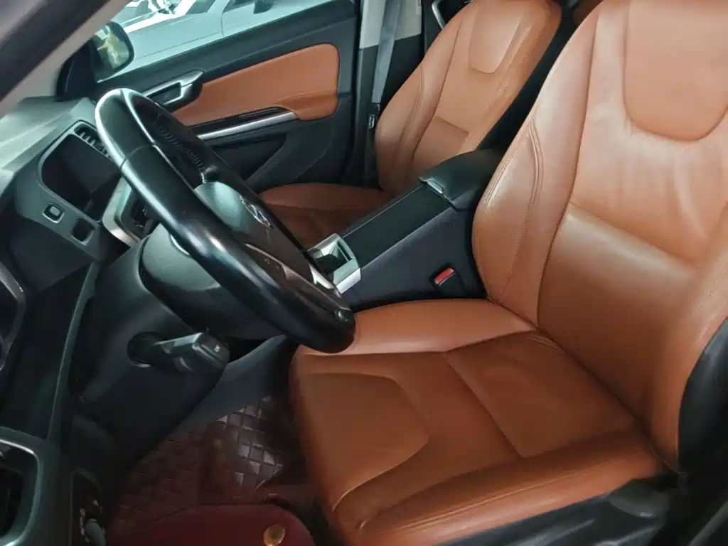 Volvo S60 2014 — фото 15