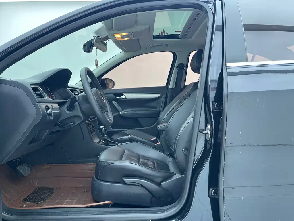 Volkswagen Lavida 2014