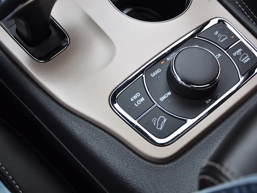 Jeep Grand Cherokee 2014 — фото 12