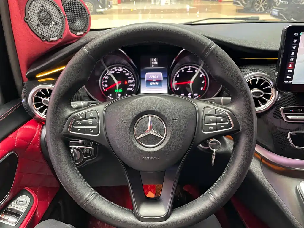 Mercedes-Benz V-Class 2019 — фото 19