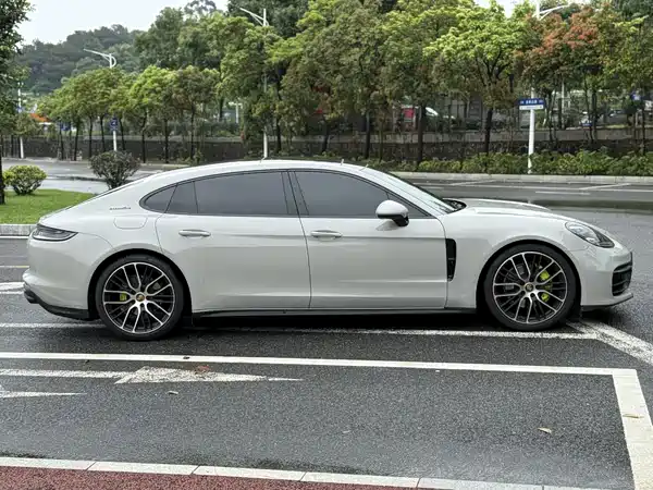 Porsche Panamera 2023