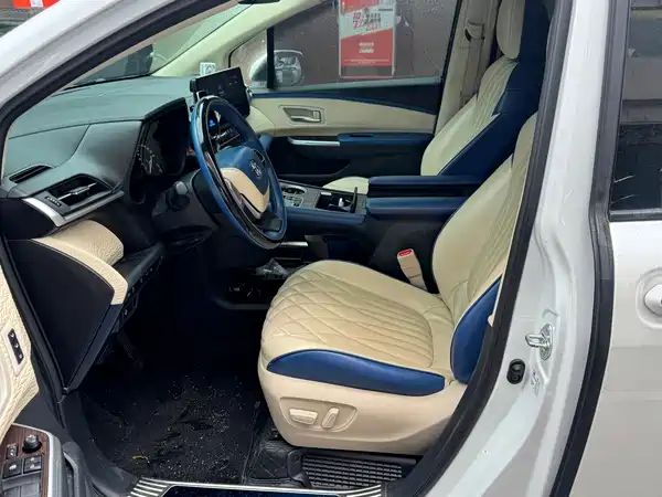 Toyota Granvia 2023