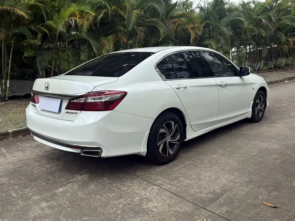Honda Accord 2016 — фото 8