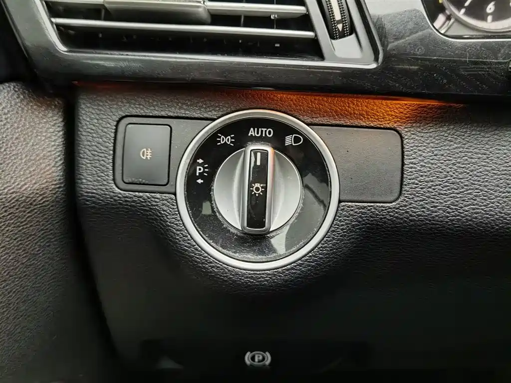 Mercedes-Benz E-Class 2013 — фото 21