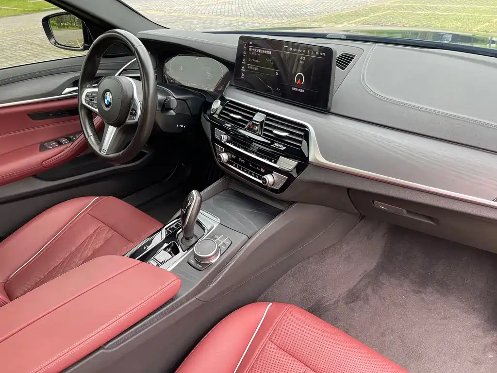 BMW 5 Series 2021 — фото 15