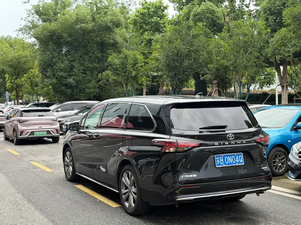 Toyota Sienna 2025