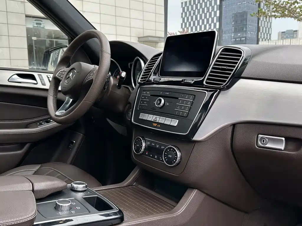 Mercedes-Benz GLE 2015 — фото 13