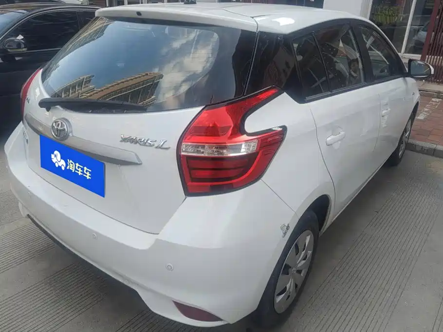 Toyota Yaris L 2021