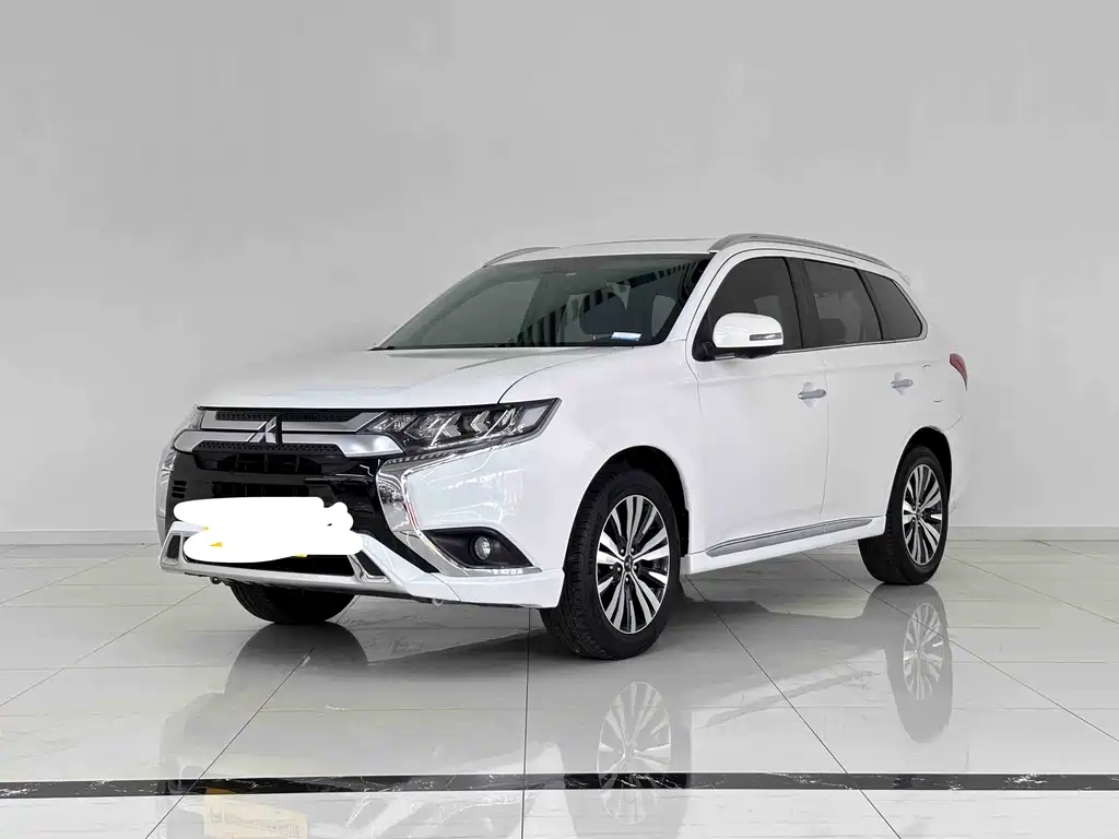 Mitsubishi Outlander 2022 — фото 1