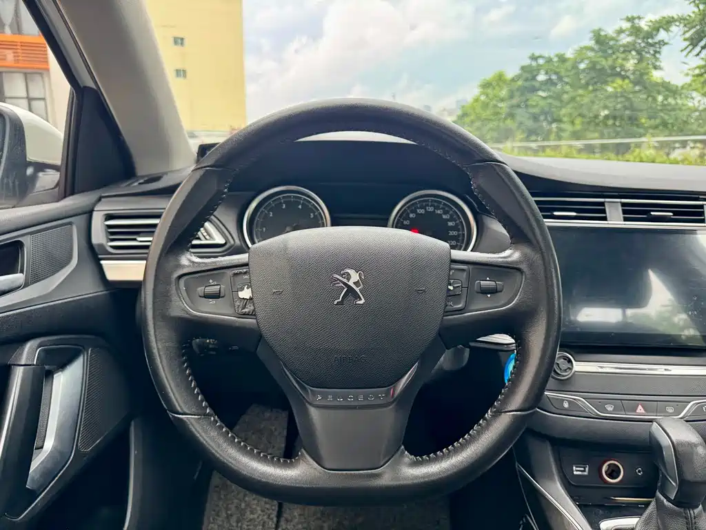 Peugeot 408 2017 — фото 12