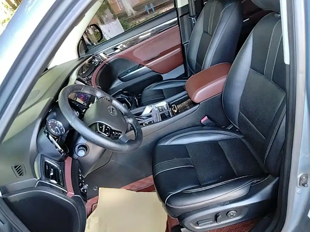 GAC Trumpchi GS8 2017 — фото 15