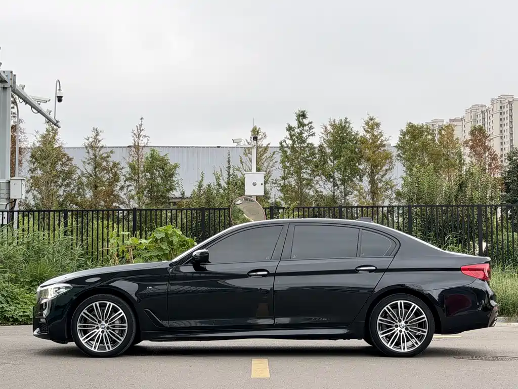 BMW 5 Series 2018 — фото 3