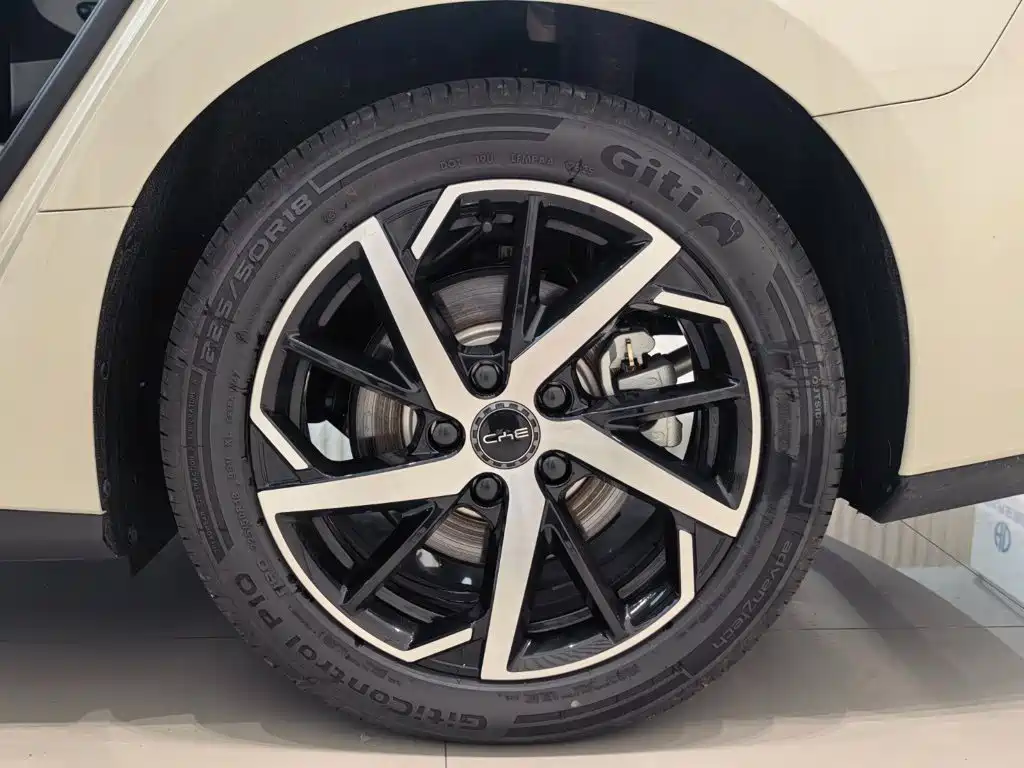 BYD Seal 07 DM-i 2025 — фото 12