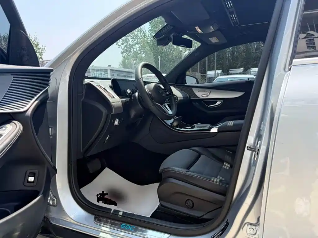 Mercedes-Benz EQC 2020 — фото 15