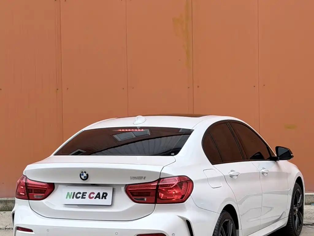 BMW 1 Series 2020 — фото 25