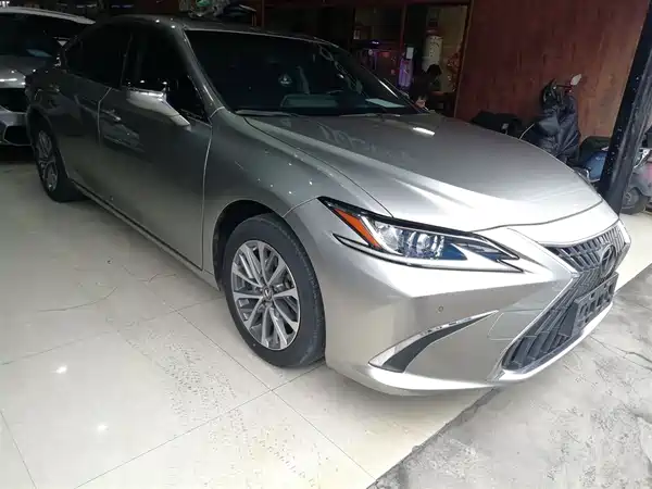 Lexus ES 2021