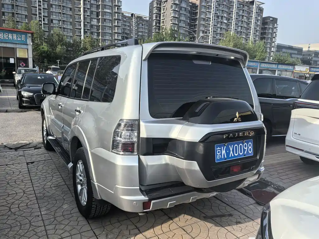 Mitsubishi Pajero 2018