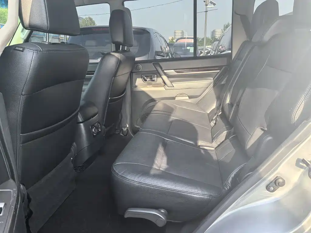 Mitsubishi Pajero 2018