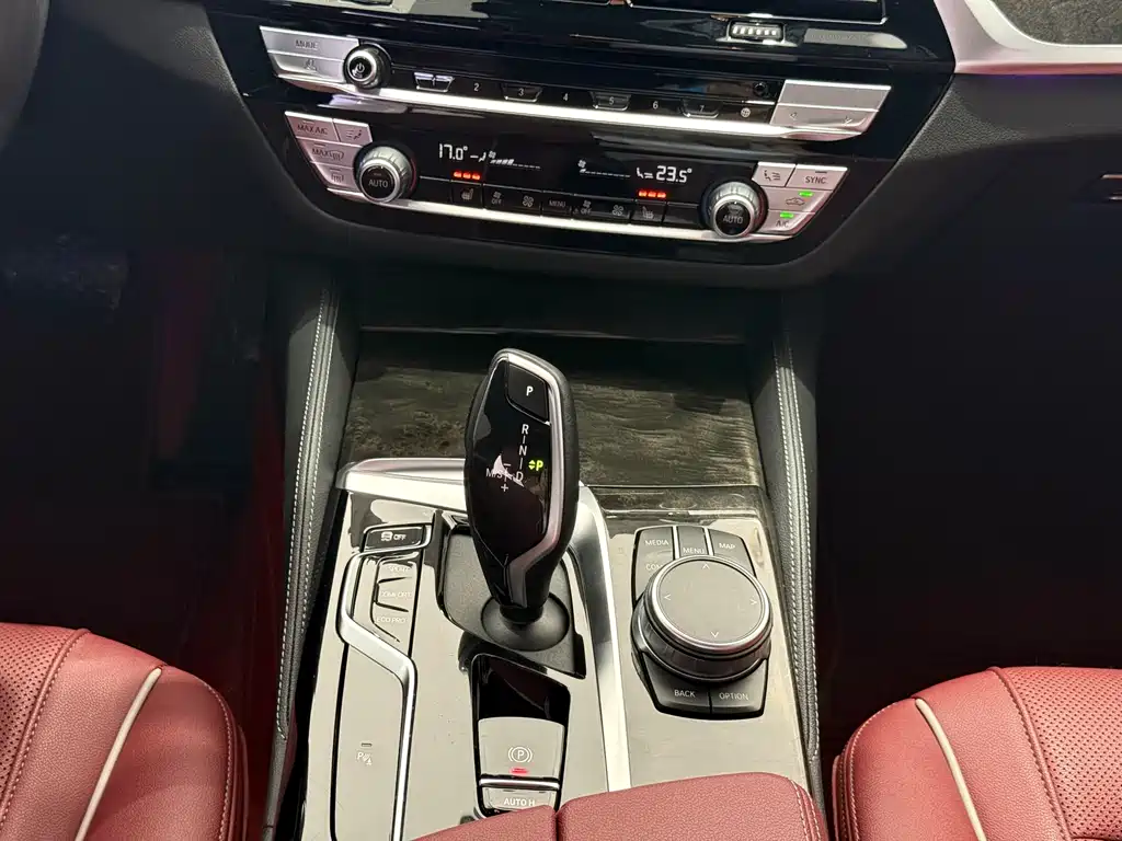 BMW 5 Series 2021 — фото 9