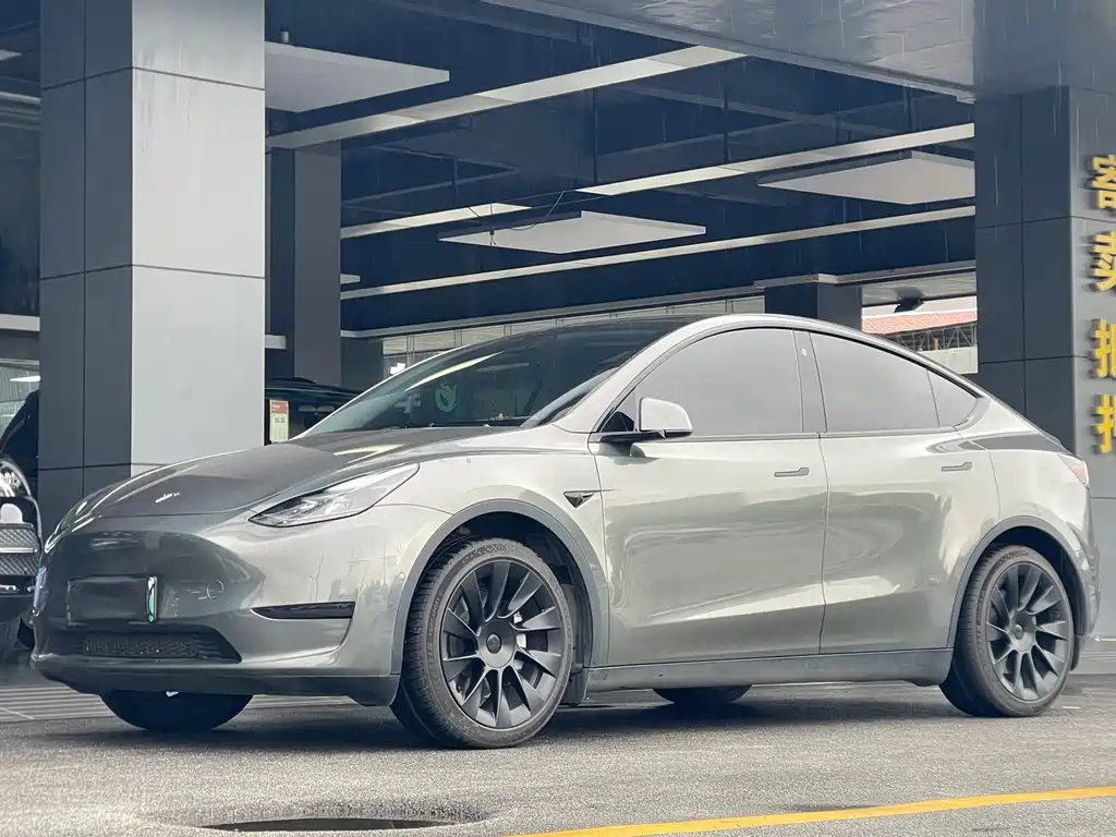 Tesla Model Y 2023 — фото 1