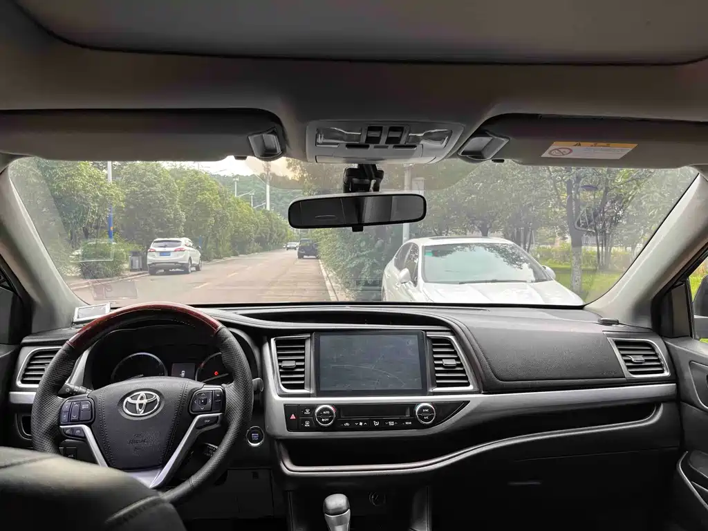Toyota Highlander 2017 — фото 12