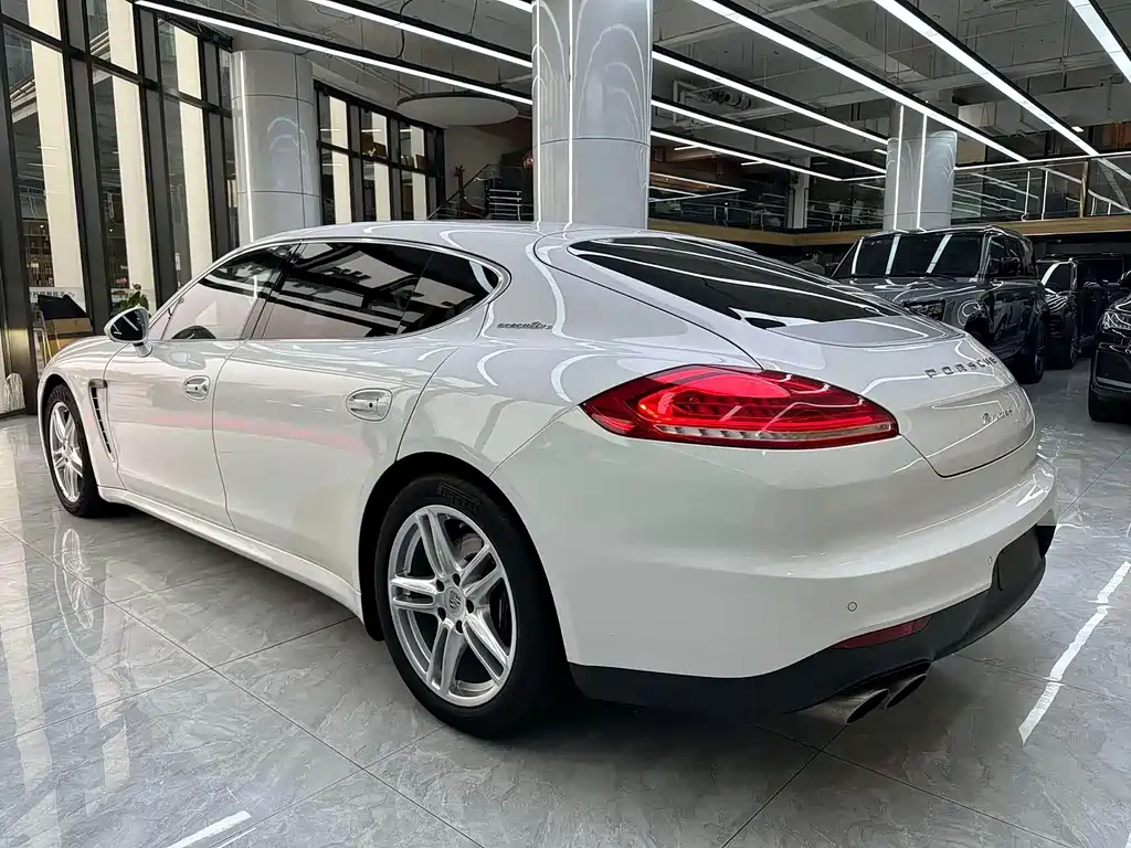 Porsche Panamera 2015 — фото 28