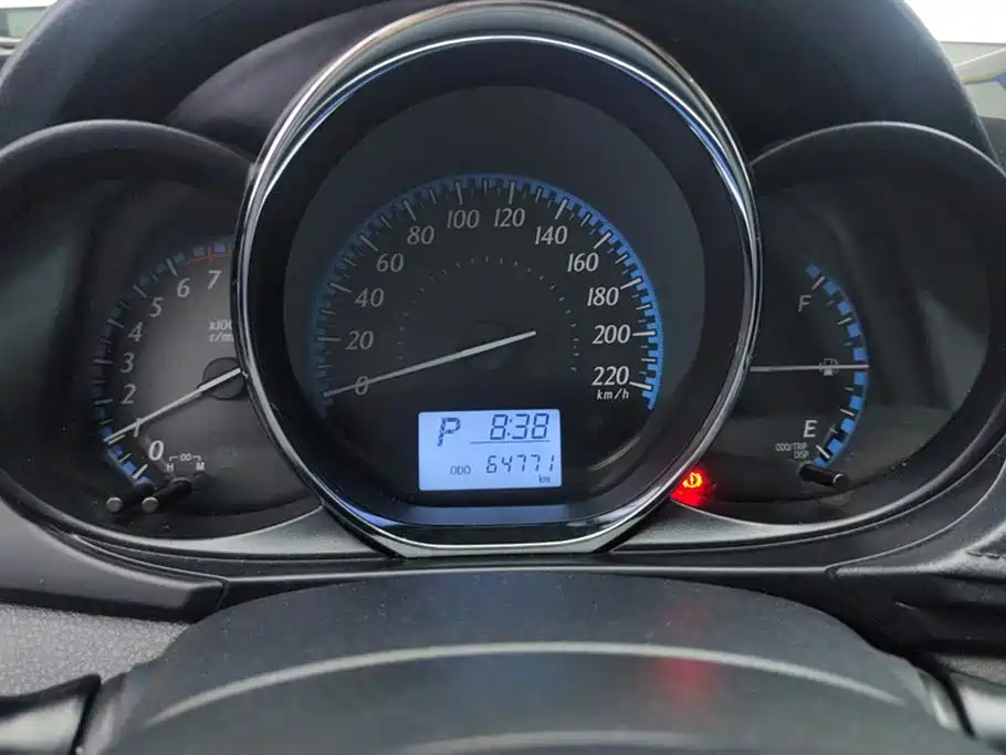 Toyota Yaris L 2017 — фото 14