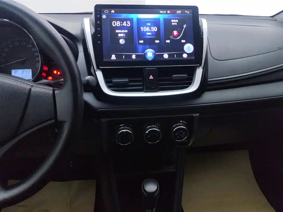 Toyota Yaris L 2017 — фото 13