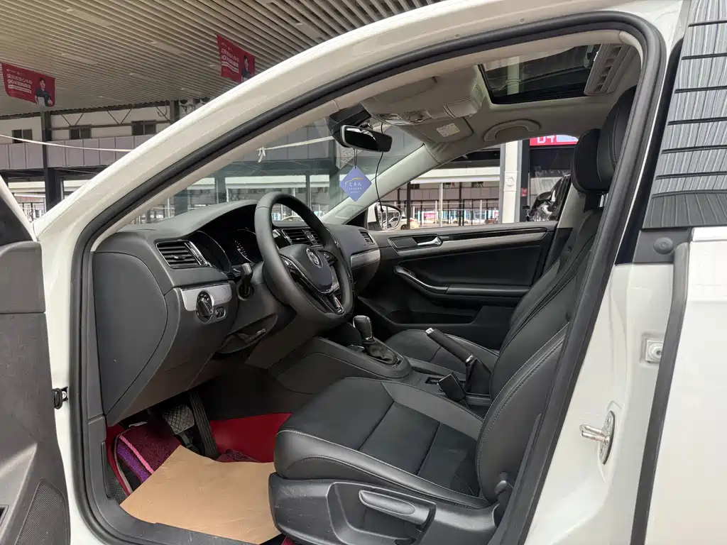 Volkswagen Sagitar 2018