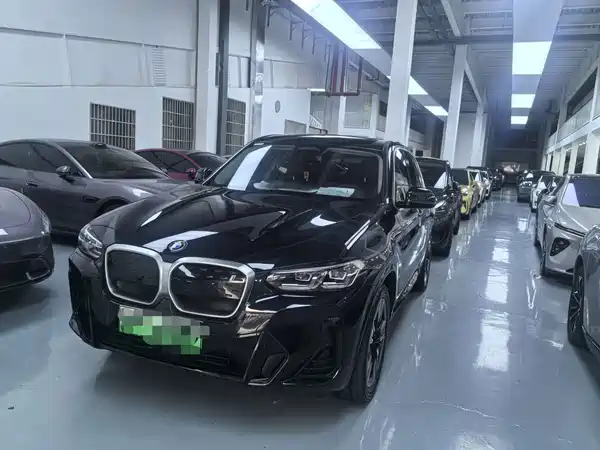 BMW iX3 2025