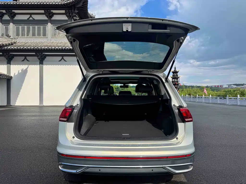 Volkswagen Tiguan L 2022 — фото 19